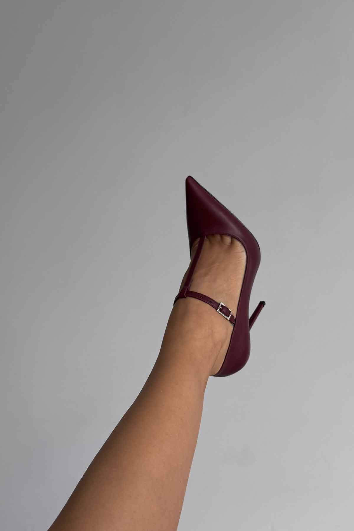 Keisha Matt burgundy T-Strap Heels