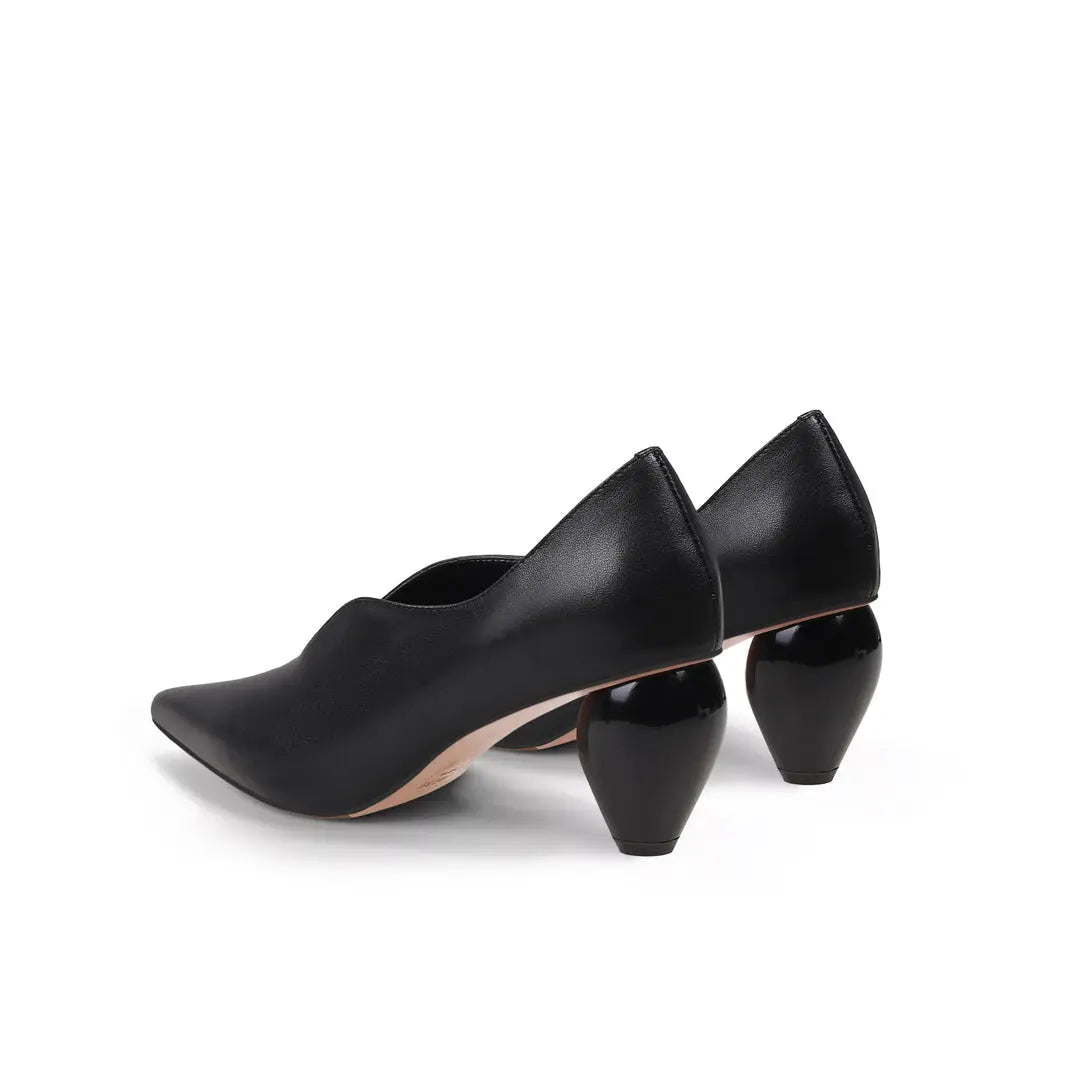 Breigh Black Curve Shaped Leather Pumps   Queen Sheila Brand