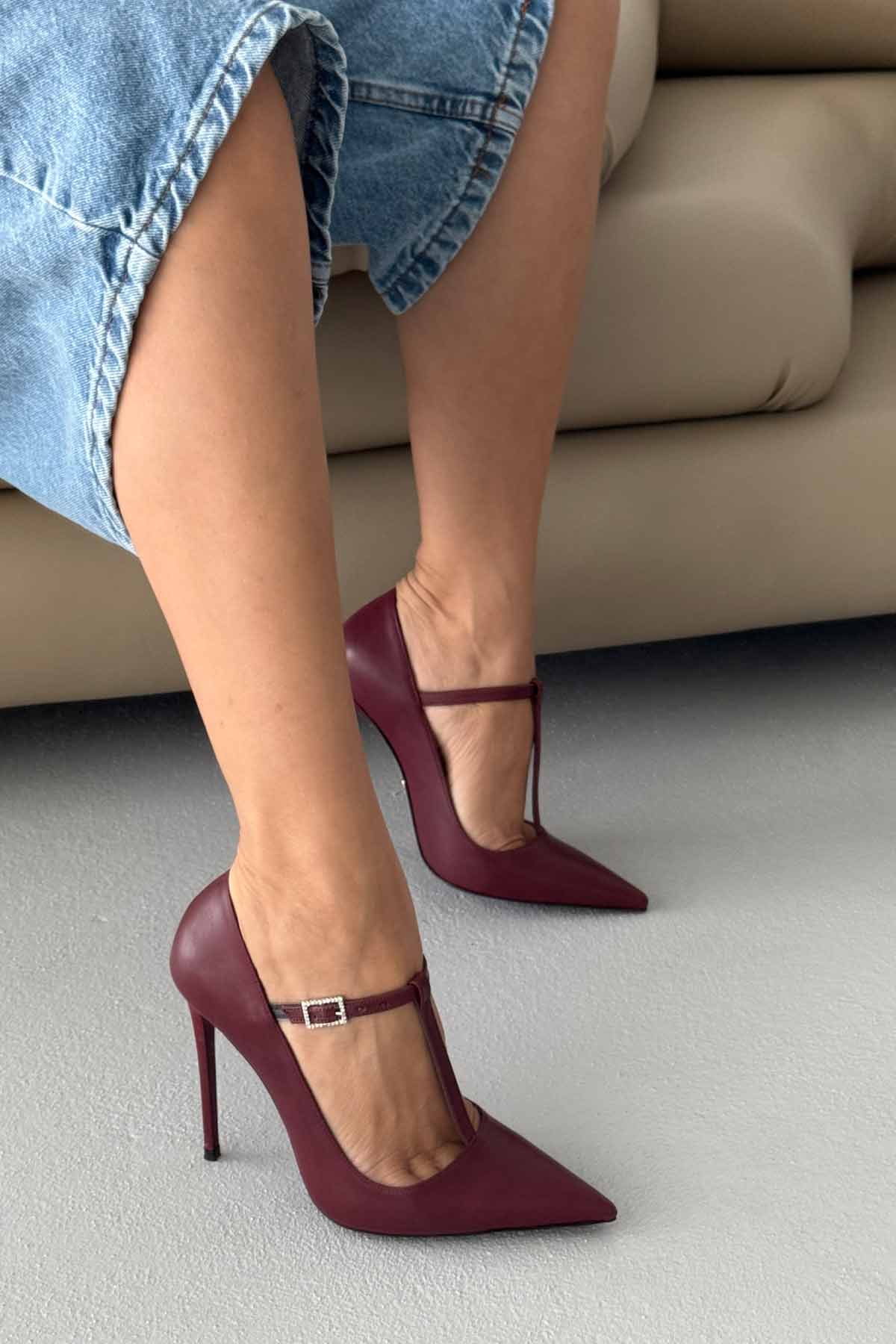 Keisha Matt burgundy T-Strap Heels