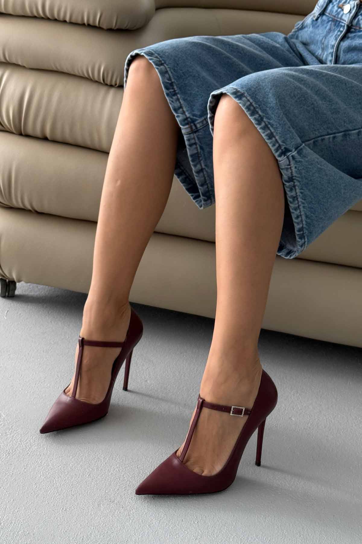 Keisha Matt burgundy T-Strap Heels